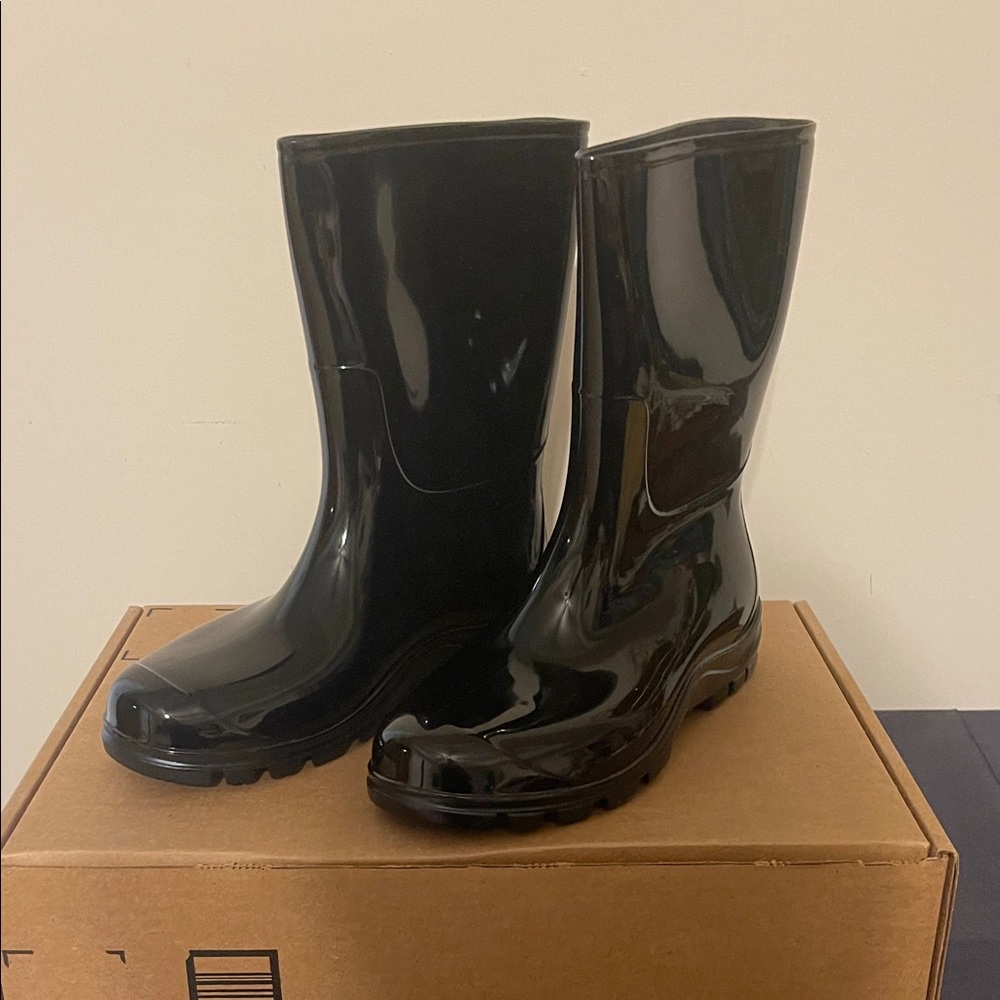 Black Glossy Rain Boots New Women’s Size 9